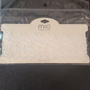 Mia Collection White Lace Choker